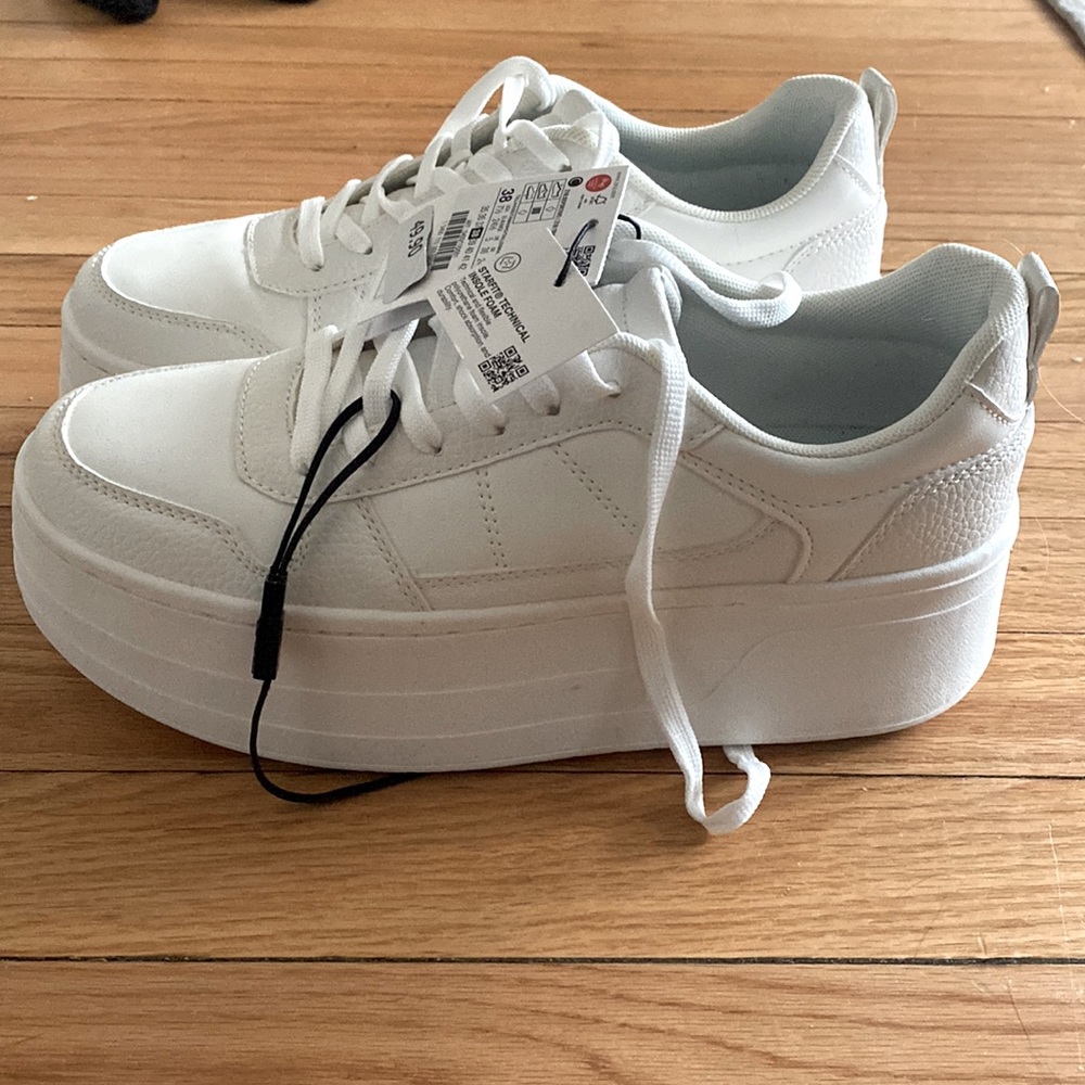 Platform white sneakers from Zara. Never worn. Size 7.5